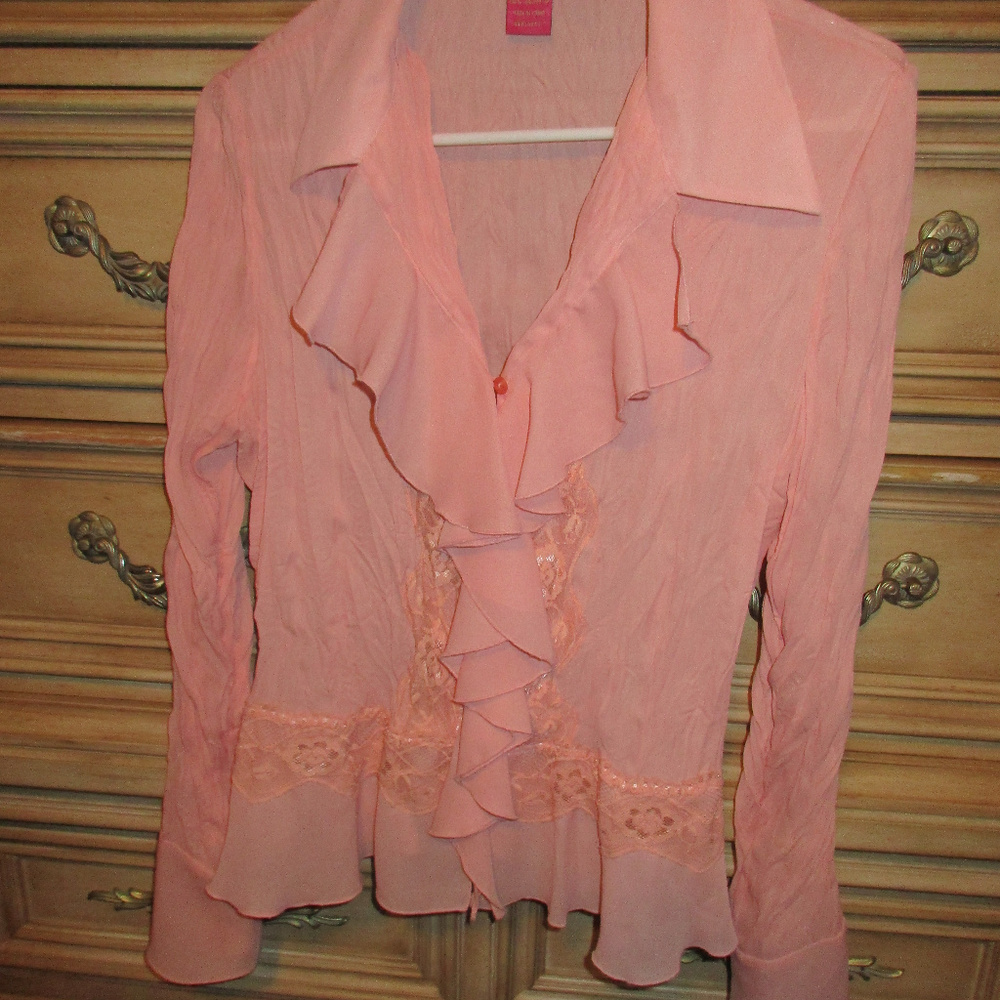 Lace & Ruffle - Picture 3 of 6